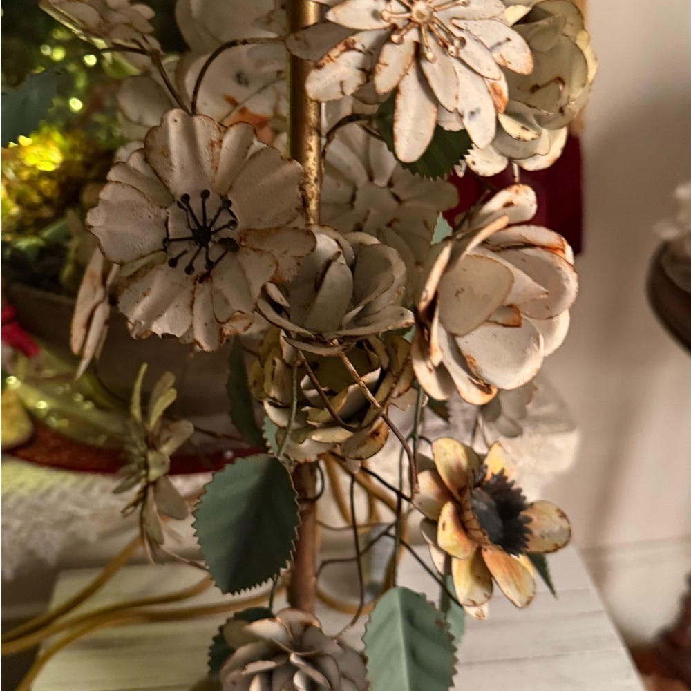 Anthropologie Gold and Green Floral Table Lamp - Picture 4 of 7